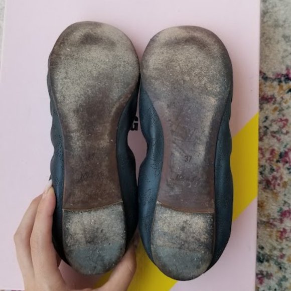 Authentic Louis Vuitton Leather Navy Elba Flats 37 - Picture 4 of 11